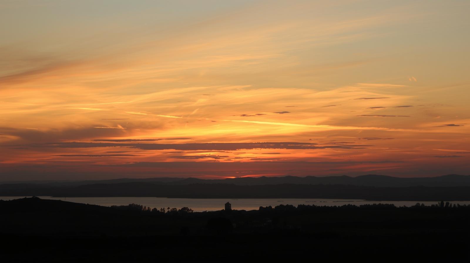 夕暮れの穏やかな風景。夢の挫折や身体的ハンディキャップを乗り越えた管理人・私のプロフィール。